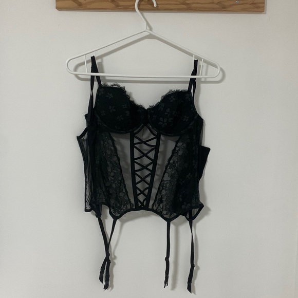 Black Lace Corset - Picture 1 of 5